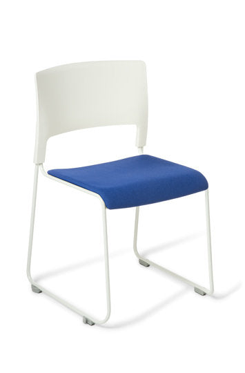 Slim Chair with seat upholstered in Textilia Quantum